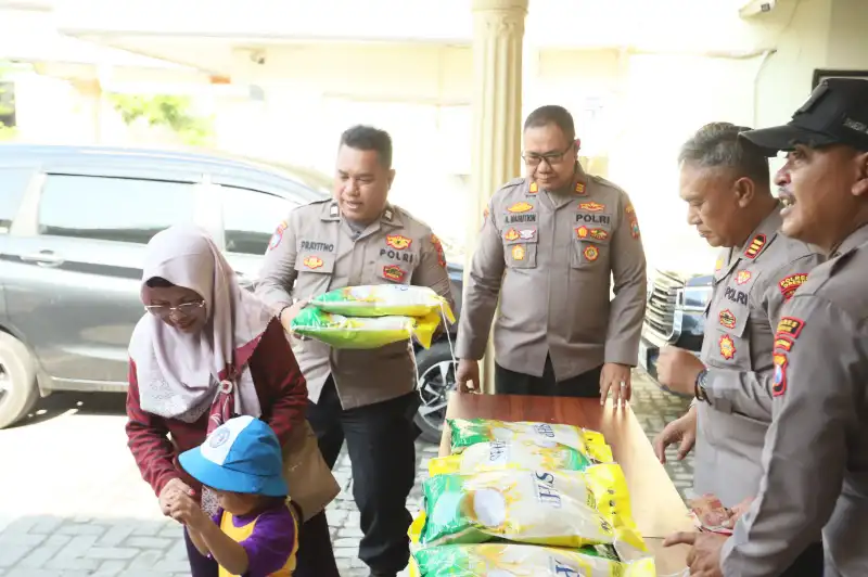 Polres Gresik Hadir untuk Masyarakat, Puluhan Sak Beras Murah Ludes dalam Momen Hari Pangan Sedunia