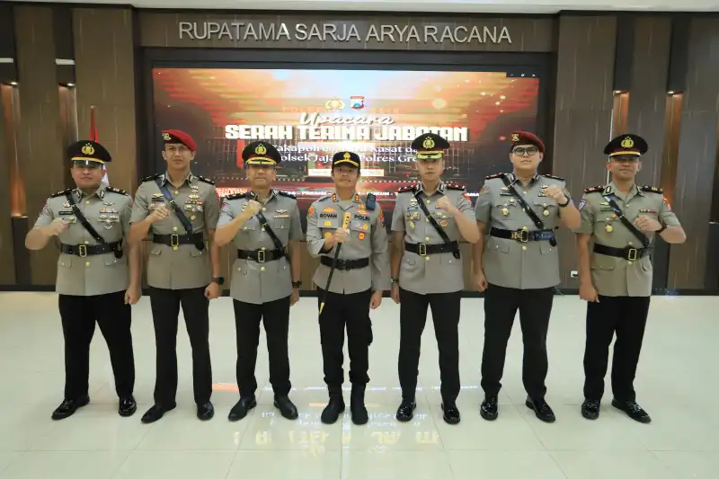 Kapolres Gresik AKBP Rovan Mahenu Tekankan Penguatan Pelayanan Publik dalam Sertijab Jajaran Polres Gresik