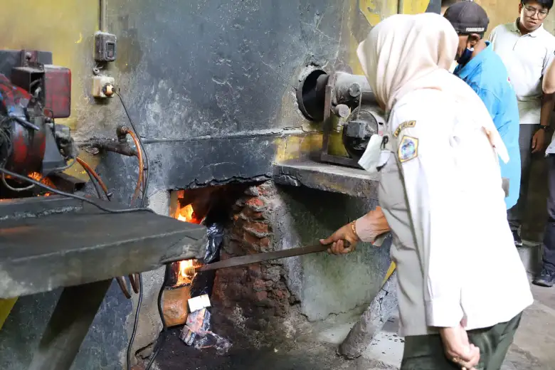 Antisipasi Penyelewengan, Bea Cukai dan Pemkab Gresik, Kawal Ketat Pemusnahan 9,8 Juta Batang Rokok Ilegal di Lawang