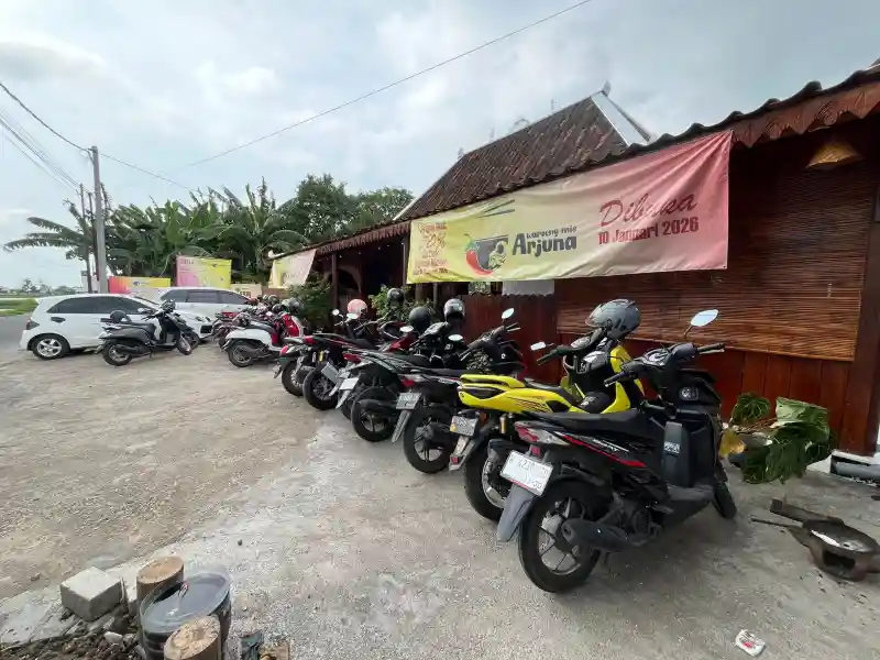 Warung Mie Arjuna Gresik Hadirkan Pengalaman Makan Mie dengan Nuansa Tradisional Jawa