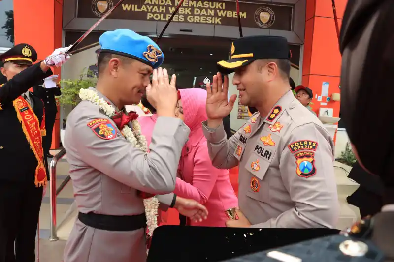 Tradisi Pisah Sambut Kapolres Gresik, AKBP Rovan Berpamitan, AKBP Ramadhan Siap Lanjutkan Pengabdian