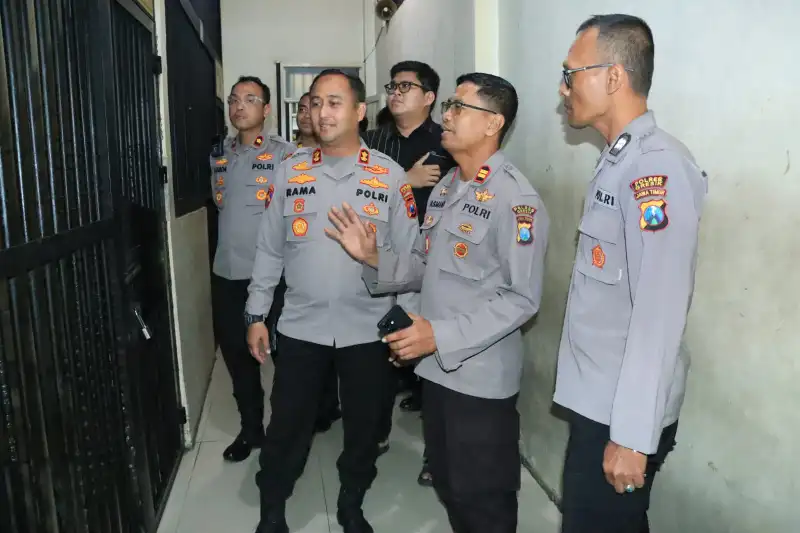 Kapolres Gresik Cek Langsung Mako dan Rutan, Sapa Warga Binaan
