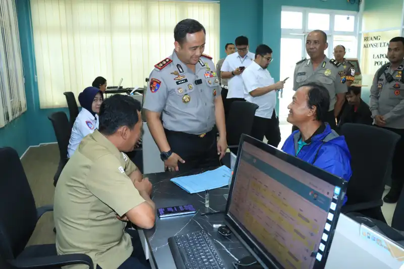 Pastikan Warga Nyaman, Kapolres Gresik AKBP Ramadhan Cek Langsung Layanan Publik