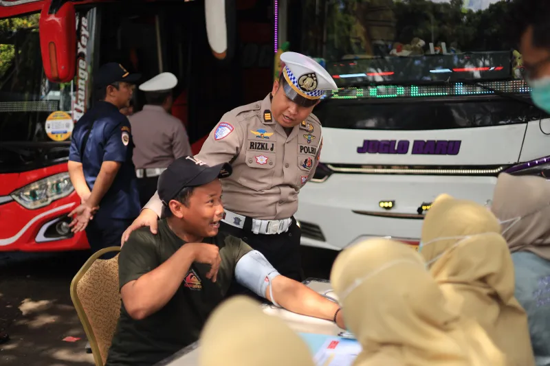 Polres Gresik dan Polda Jawa Timur Gelar Rampcheck Bus Pariwisata, Pastikan Keselamatan Wisatawan