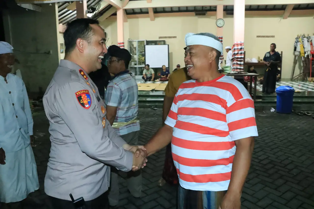 Kapolres Gresik Silaturahmi ke Pura Kerta Bumi, Perkuat Kerukunan Antarumat Beragama Jelang Nyepi dan Takbiran