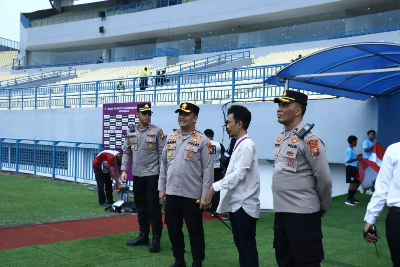 Kapolres Gresik Pimpin Langsung Pengamanan ASEAN U-17 Boys Championship 2026, Pertandingan Perdana Aman dan Kondusif