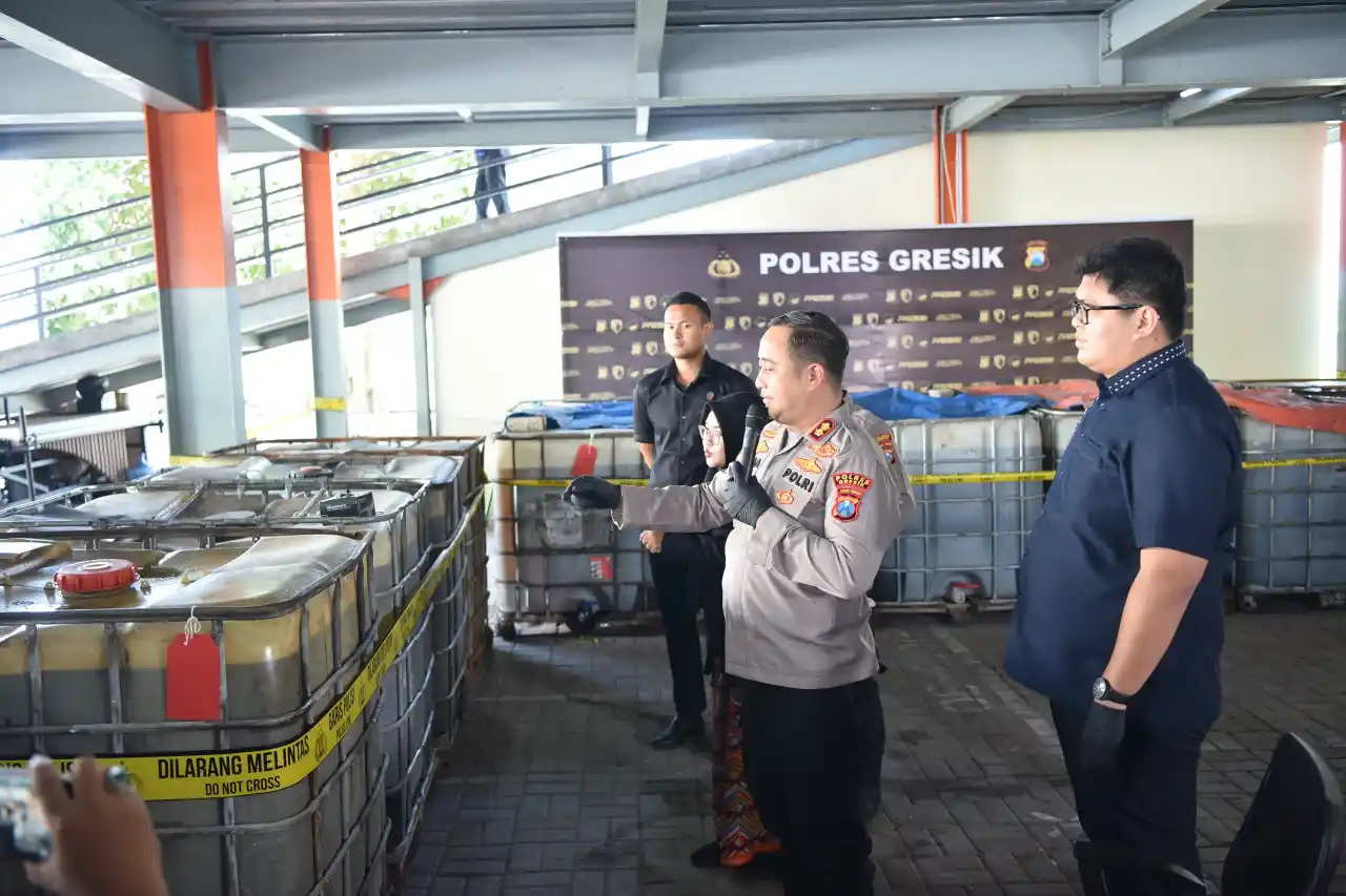 Polres Gresik Ungkap Penimbunan 17 Ribu Liter Solar Subsidi, Satu Tersangka Diamankan