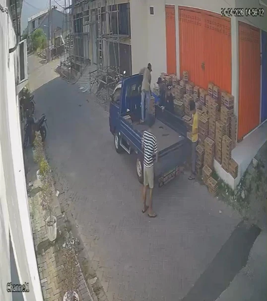 Tipu Sales Susu dan Minyak Goreng hingga Puluhan Juta, Tiga Pelaku Diringkus Resmob Polres Gresik di Malang