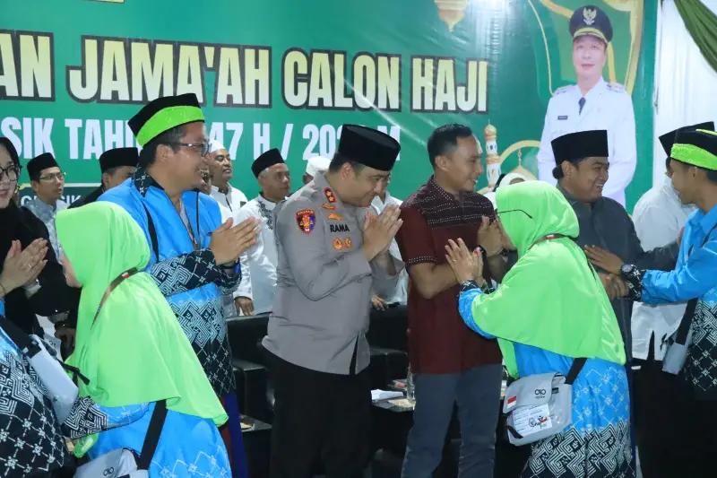 Lepas Keberangkatan Jamaah Calon Haji Gresik 2026, Kapolres Pastikan Pengamanan dan Titip Pesan Kamtibmas