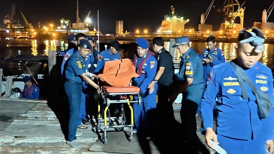 Satpolairud Polres Gresik Lakukan Pencarian 2 ABK Hilang Perahu Tenggelam