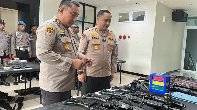 Polres Gresik Bersama Polda Jatim Periksa dan Tertibkan Senjata Api Organik Anggota