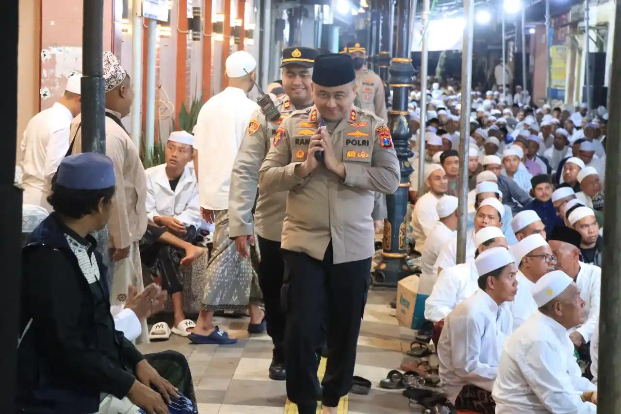 Polres Gresik Libatkan Ratusan Personel Layanan Pengamanan Haul Habib Abu Bakar Assegaf ke-71