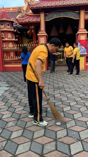 Sambut HUT Bhayangkara ke-80, Polres Gresik Gelar Baksos dan Bakti Religi di Empat Rumah Ibadah