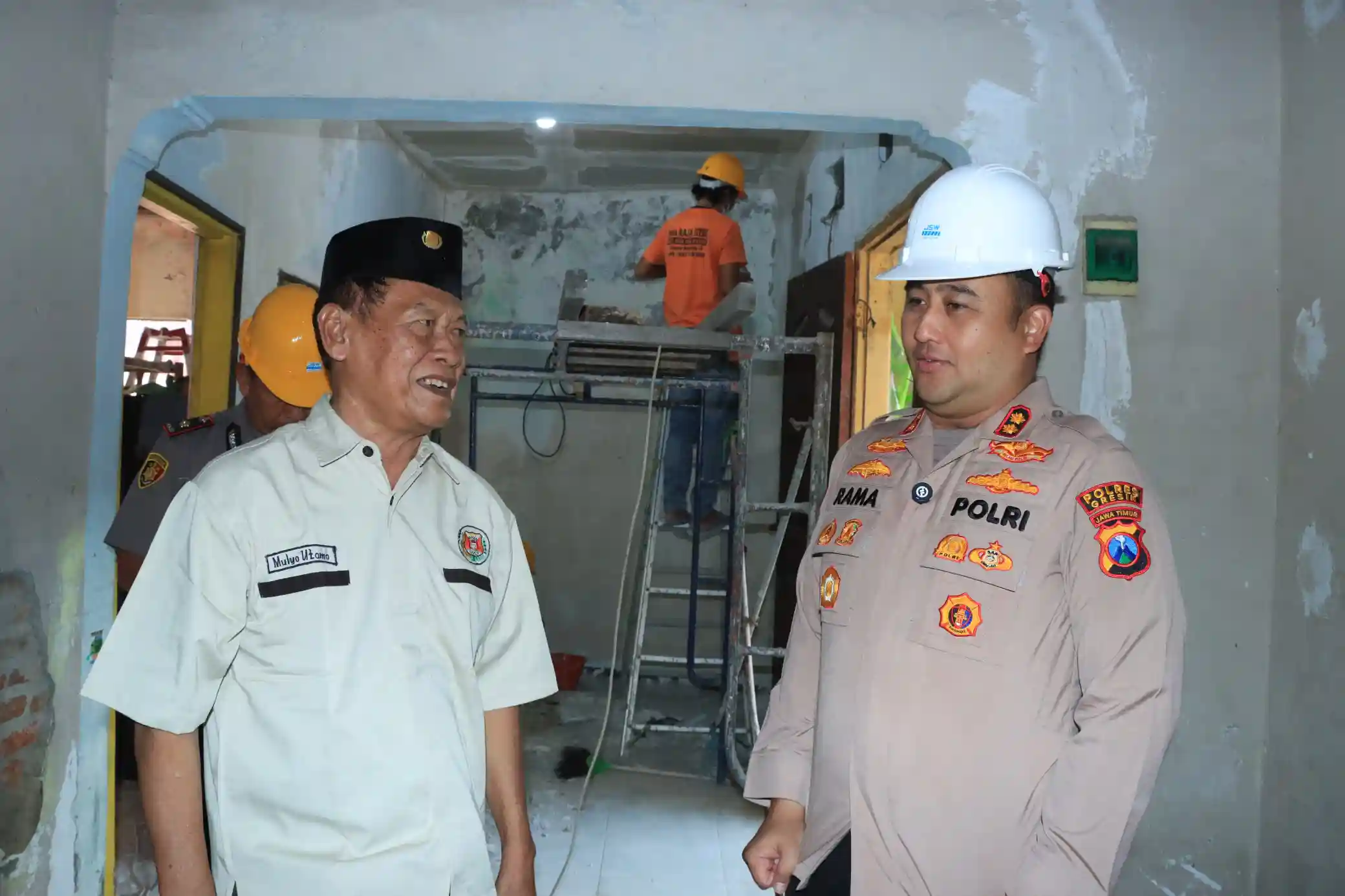 Wujud Kepedulian HUT Bhayangkara ke-80, Polres Gresik Bedah Rumah Purnawirawan Polri di Driyorejo