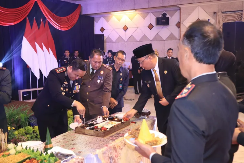 80 Tahun Mengabdi, Polri untuk Masyarakat: Forkopimda Gresik Gelar Upacara dan Tasyakuran Hari Bhayangkara ke-80
