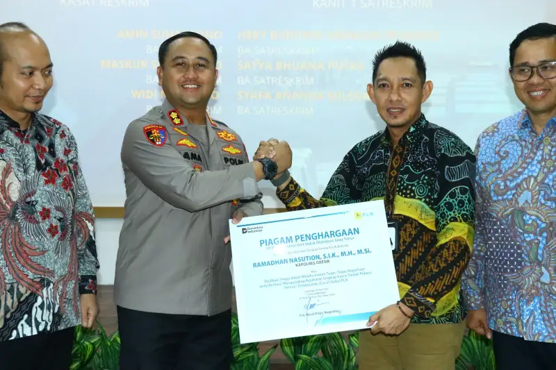 Polres Gresik Terima Penghargaan Tertinggi dari PLN UID Jawa Timur Usai Ungkap Kasus Pencurian Kabel Listrik