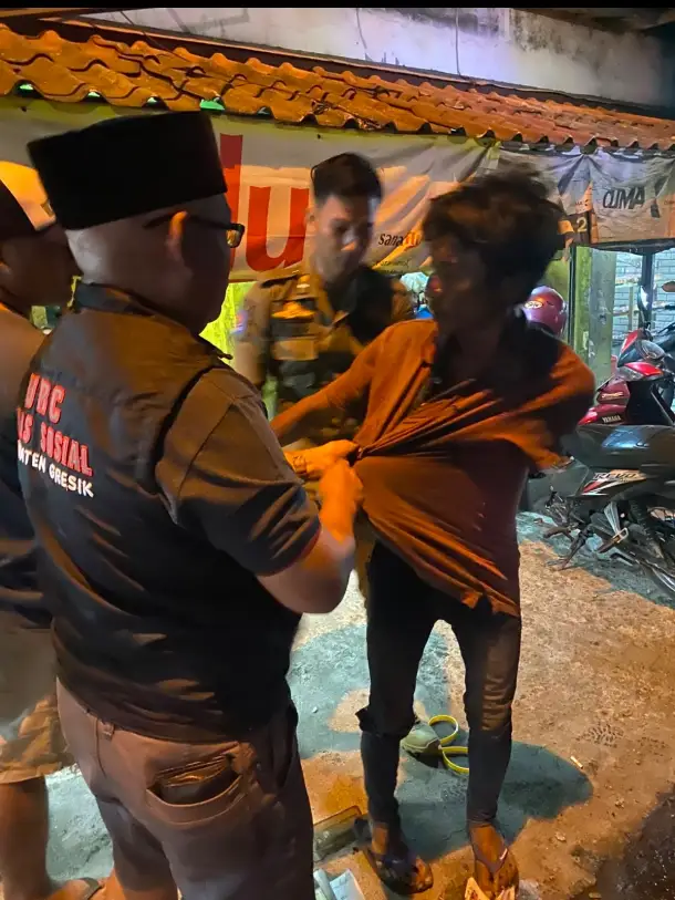 Pria ODGJ Meresahkan Asal Bandung Ditangkap di Duduksampeyan
