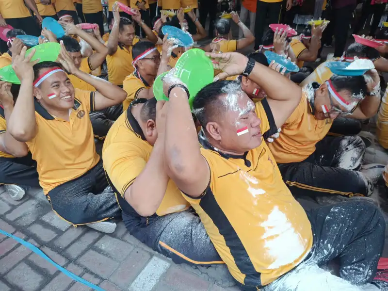 Semarak HUT RI ke-81, Polres Gresik Gelar Olahraga Bersama dan Lomba Tradisional Penuh Keakraban