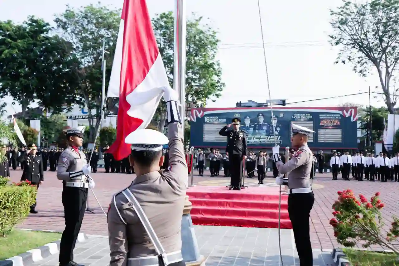Upacara HUT ke-81 RI di Gresik Berlangsung Khidmat, Kapolres: Generasi Muda Harus Jadi Penerus Semangat Pahlawan
