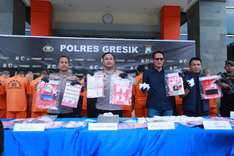 Polres Gresik Ungkap 14 Kasus Narkoba dalam Operasi Tumpas Semeru 2026, 17 Tersangka Diamankan.
