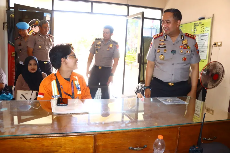 Pastikan Pelayanan Masyarakat Optimal, Kapolres Gresik Cek Polsek Jajaran dan Sat Polairud