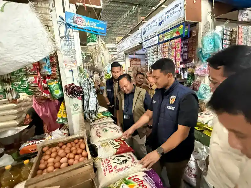 Satgas Pangan Polres Gresik Sidak Pasar Baru Gresik, Harga Beras Masih Stabil dan Stok Aman