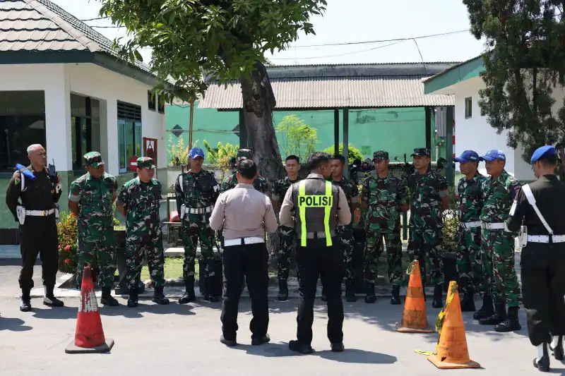 Satlantas Polres Gresik Gelar Coaching Clinic Keselamatan Berkendara Bersama Subdenpom