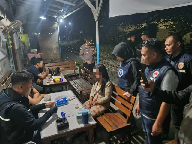 Jaga Kamtibmas Tetap Kondusif, Kapolres Gresik Pimpin Operasi Gabungan Miras dan Narkoba