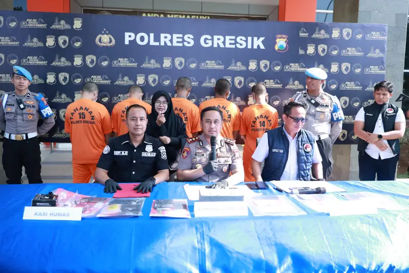 Polres Gresik Bongkar Jaringan Sabu di Menganti, 5 Tersangka Ditahan dan 31,8 Gram Barang Bukti Disita