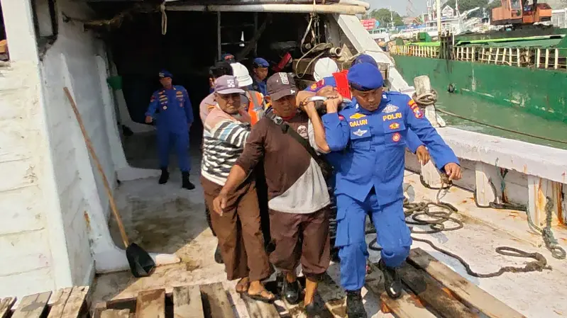 Mendadak Sesak Napas di Kapal, Satpolairud Polres Gresik Bantu Evakuasi ABK ke Rumah Sakit