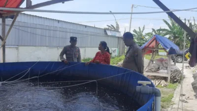 Polsek Kebomas Cek Kolam Ikan di Desa Prambangan, Dukung Program Ketahanan Pangan