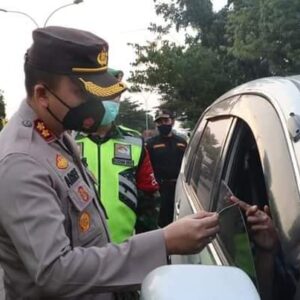 Kapolres Gresik Suruh Putar Balik Pemudik Bandel