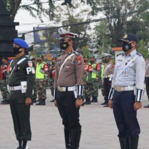 Jaga Kondusifitas Jelang Lebaran Polres Gresik Gelar Apel Pasukan Ops Ketupat Semeru 2021