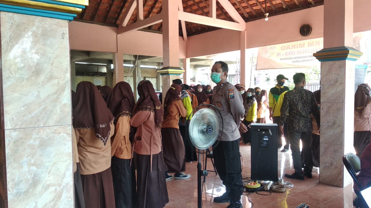 TNI Polri Bersinergi Sukseskan Sebaran Vaksinasi Tingkat Desa di Gresik