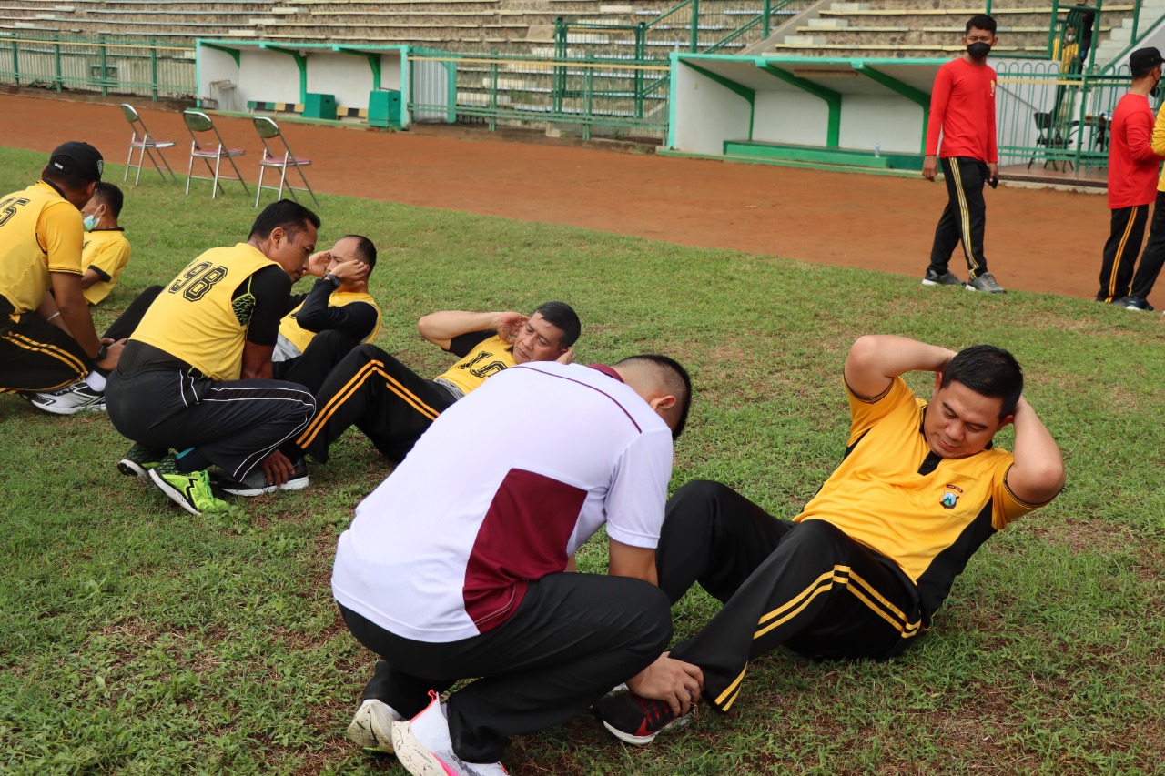 TKJ Bersama Anggota, AKBP Mochamad Nur Azis Olahraga Lari Hingga Push Up