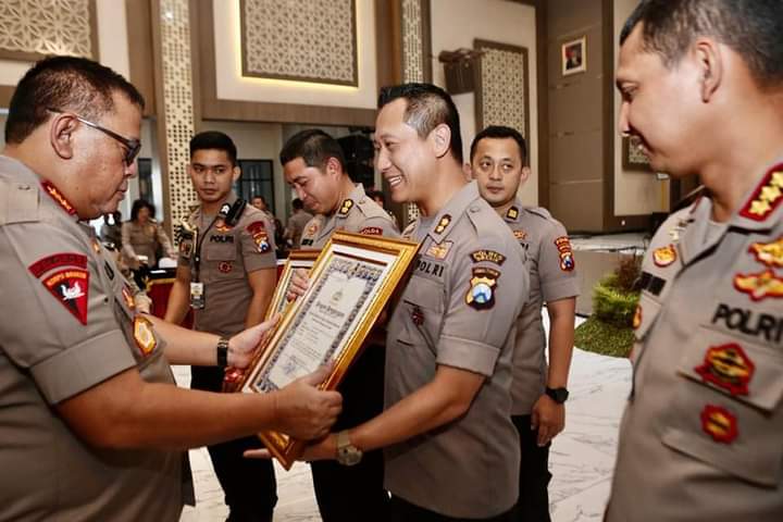 Naik Pangkat, Mantan Kapolres Gresik Kusworo Wibowo Jabat Kapolresta Bandung