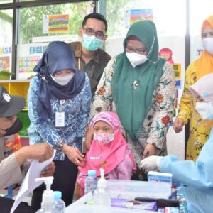 Wakil Bupati Gresik Buka Pelaksanaan Vaksinasi Anak di Desa Manyar Rejo
