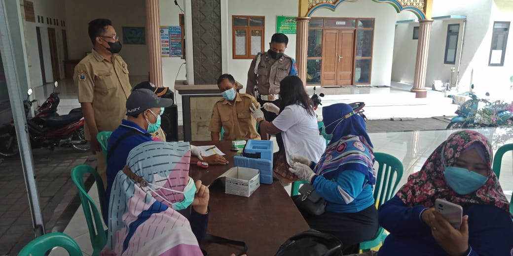 Polres Gresik Kawal dan Monitoring Vaksinasi Sampai Tingkat Desa