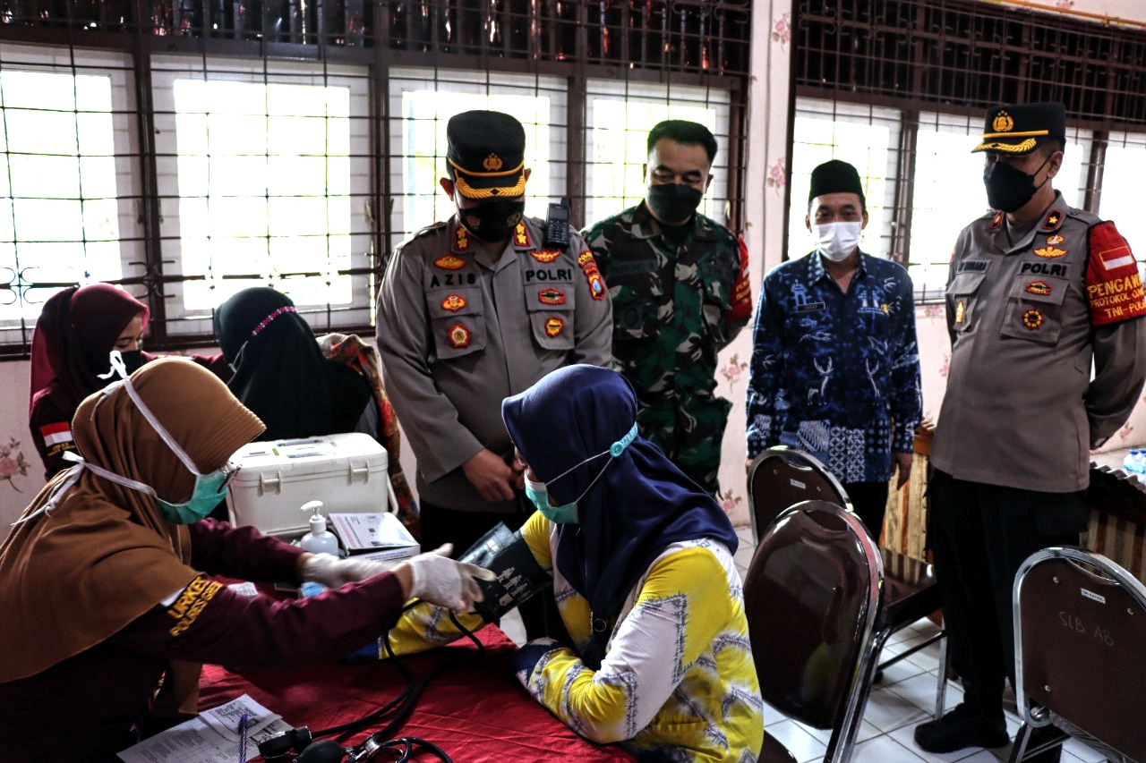 Kapolres Gresik Tinjau Vaksinasi di SLB Kemala Bhayangkari