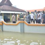 Gus Yani Tinjau Banjir Luapan Kali Lamong di Benjeng Gresik
