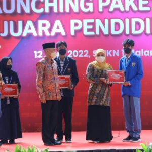 Pertama di Indonesia, Gubernur Khofifah  Luncurkan Paket Data Juara Pendidikan