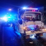 Truk Colt Diesel Sruduk Tronton Hingga Ringsek di Jalan Raya Duduk Sampeyan Gresik