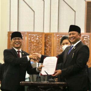 Ketua MPR RI Bamsoet Lantik Wakil Ketua MPR RI Yandri Susanto dan PAW 4 Anggota MPR RI