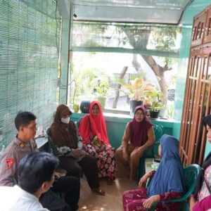 Jumat Curhat, Polres Gresik Serap Aspirasi Warga Door To Door di Kecamatan Gresik