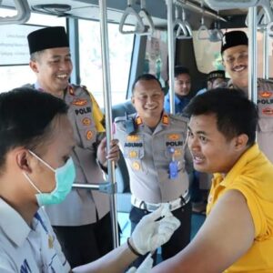Peringati HUT Bhayangkara ke-77, Polres Gresik Gelar Pelayanan Kesehatan Gratis
