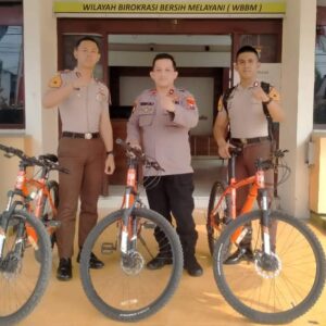 Kapolsek Driyorejo Gresik Ajak Taruna Akpol Patroli Bersepeda