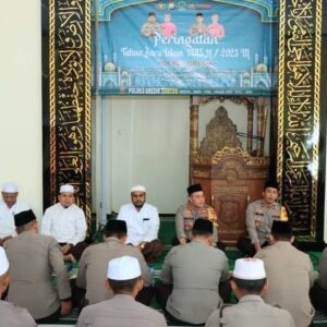 Tahun Baru Islam 1445 H, Kapolres Gresik Ngaji bareng Ustadz Ahmad Bin Abu Bakar Assegaf