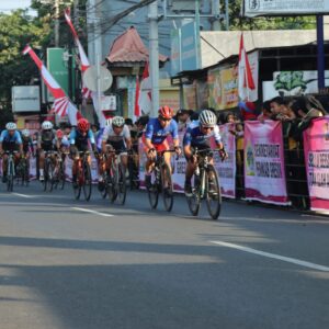 549 Pembalap Ramaikan Road to Tour of Kemala Seri 3 Gresik Criterium 2023