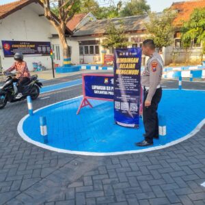 Inovatif! Satlantas Polres Gresik Berikan Bimbel Uji Teori dan Praktik, Tingkatkan Kemampuan Peserta Uji SIM