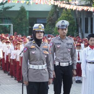 Jadi Pembina Upacara di UPT SDN 6, Ini Pesan Kanit Gakkum Polres Gresik